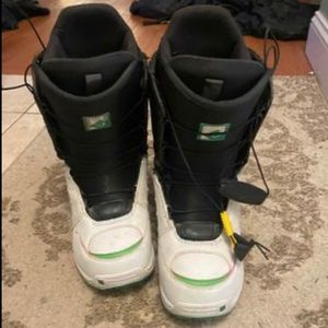 BURTON MOTO SNOWBOARDING BOOTS